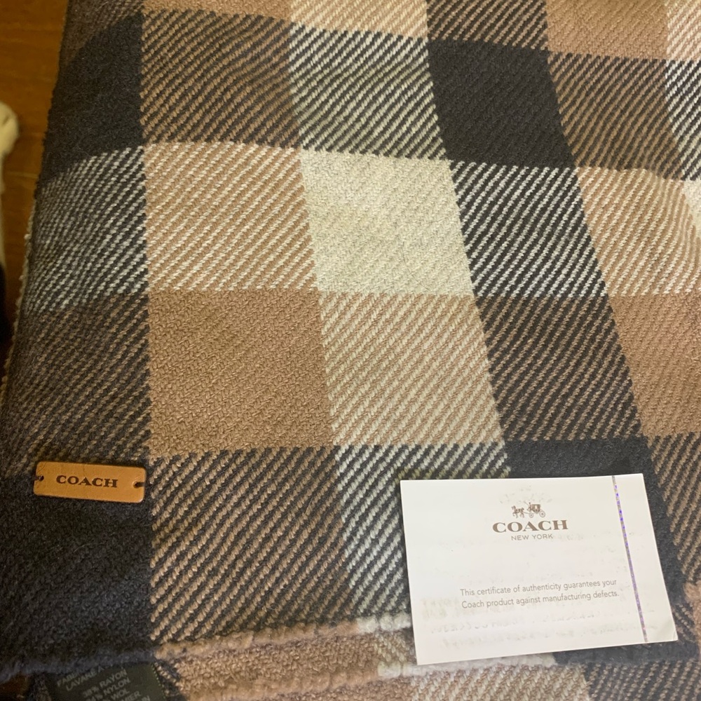 🌷🌷HP 🎉SALE NWT Authentic Coach Scarf - Picture 2 of 13